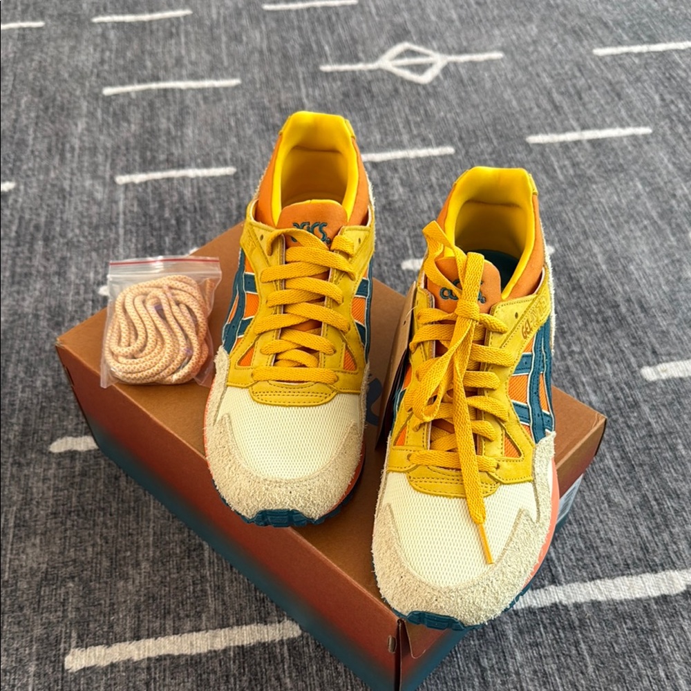 ASICS Gel-Lyte V | size 7.5 Men’s (9 Women’s)